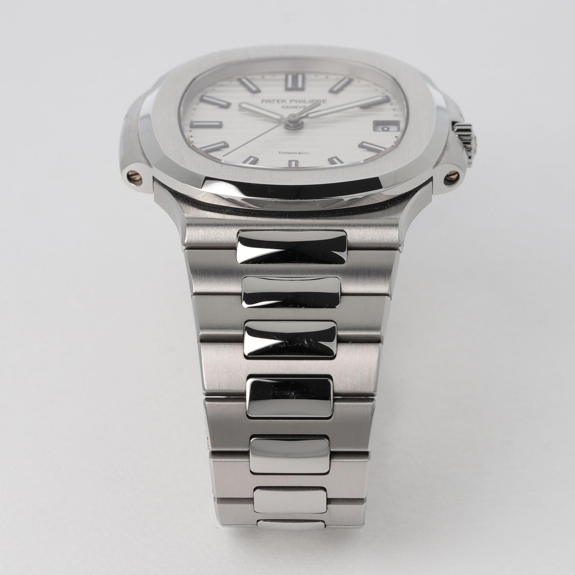Nautilus White Dial "Tiffany & Co." condition photo