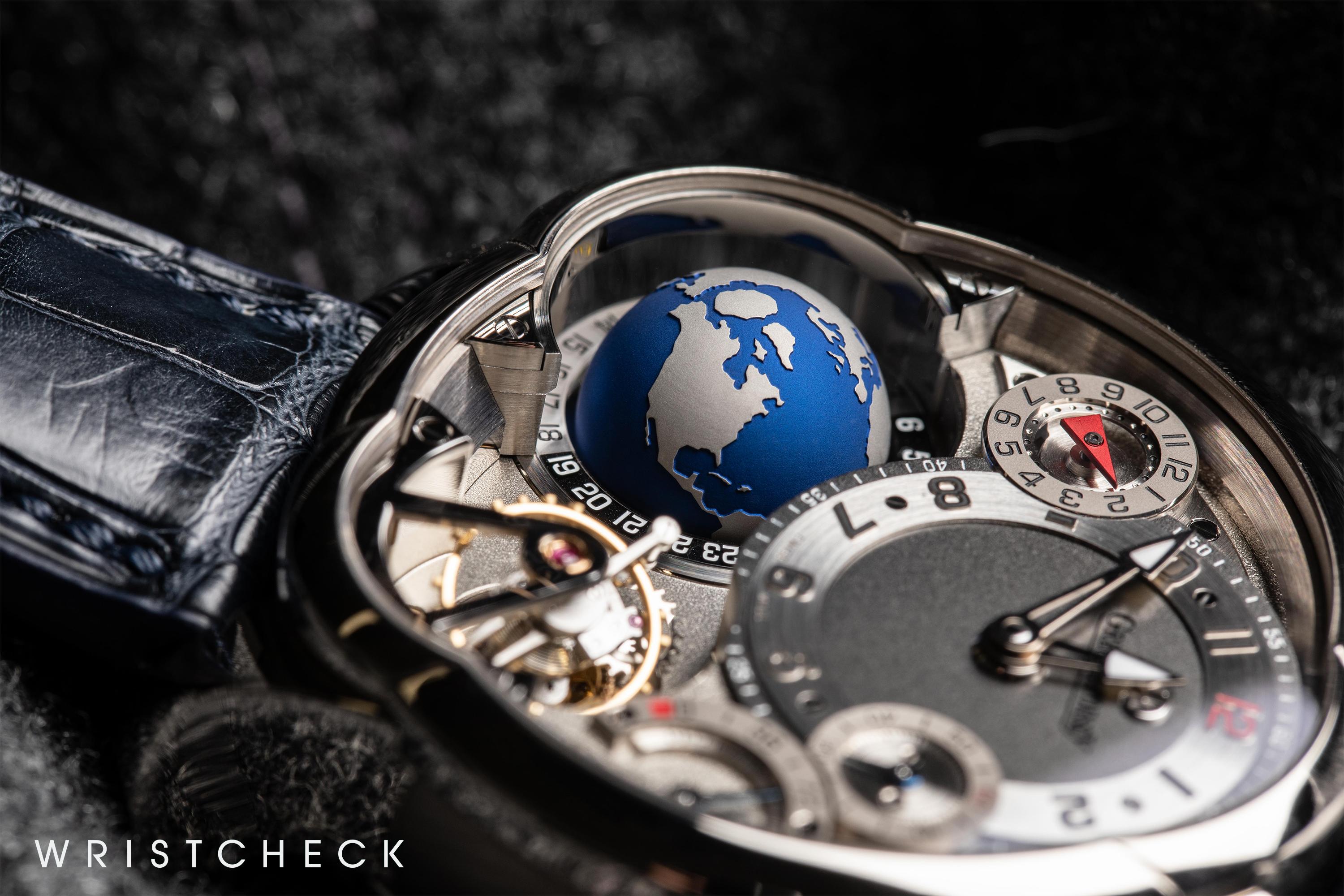 A 3D model of the Earth rotates in real-time and thus provides a view of the universal time around the globe