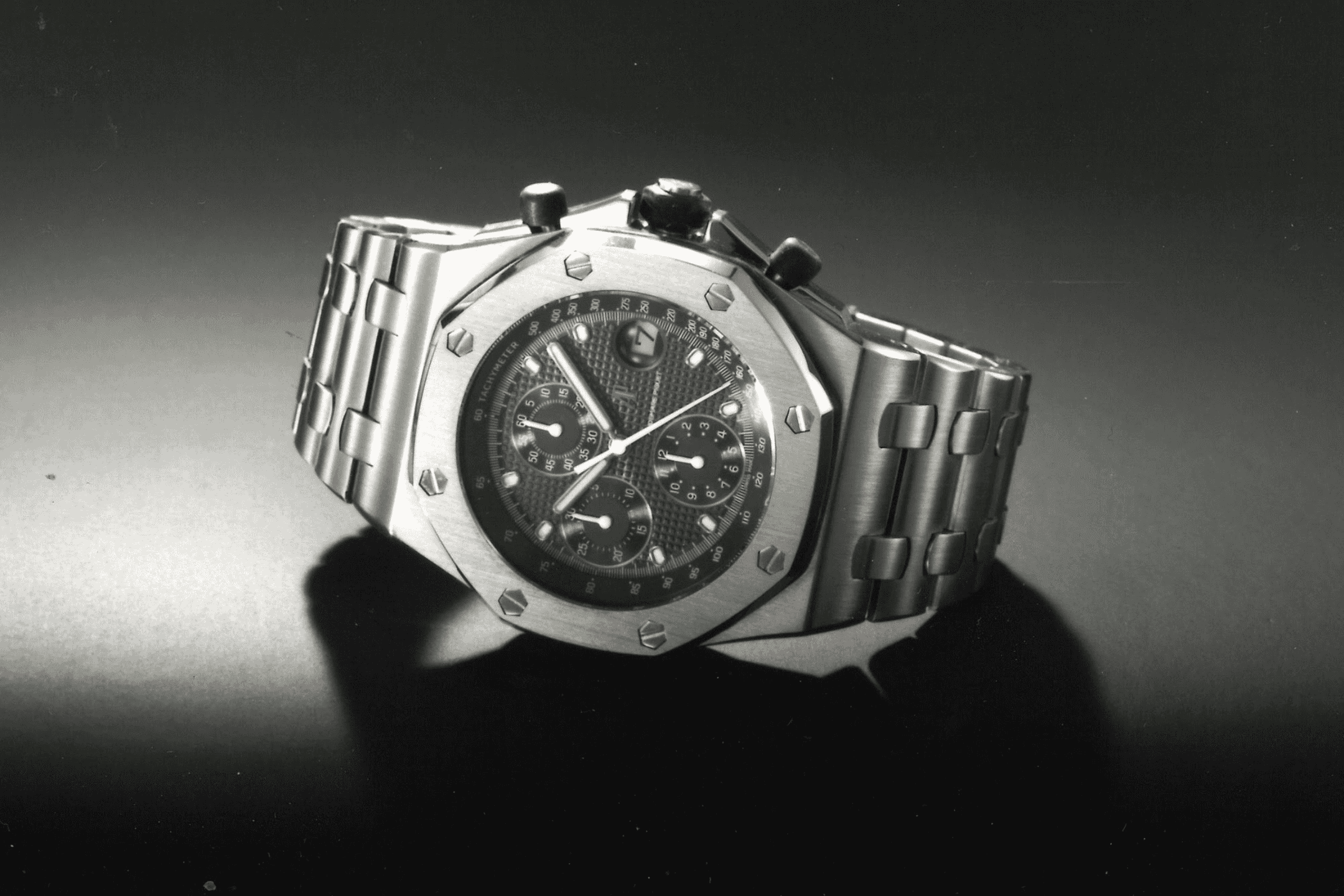1993. Press Release 25721. Photograph illustrating the press release issued at the 1993 Basel Fair to support the launch of the first Royal Oak Offshore. Audemars Piguet Archives.png