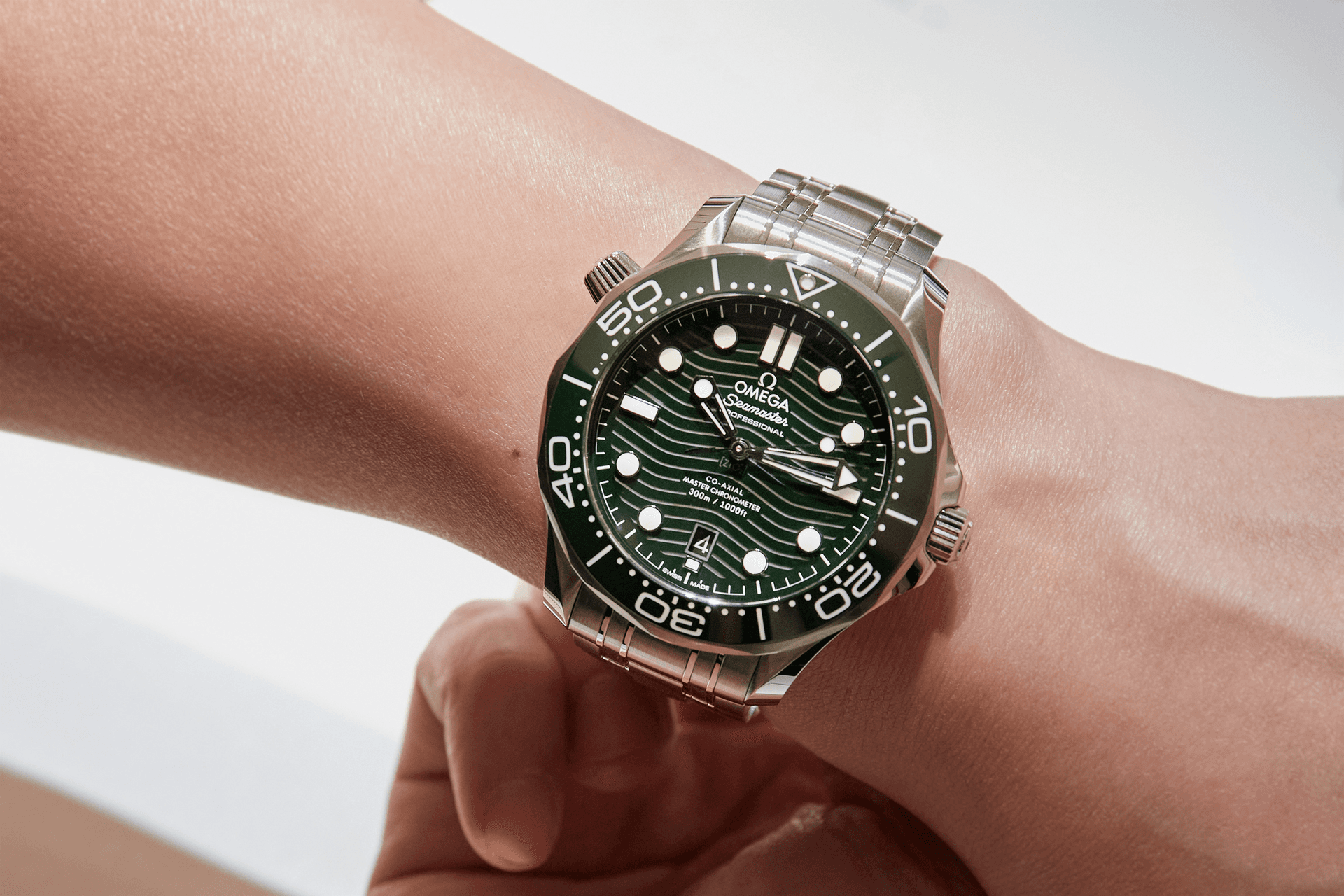 The Omega Seamaster's manual escape valve is a screw-down crown that, when unscrewed, enables the gas to escape while remaining waterproof Photo: Wristcheck