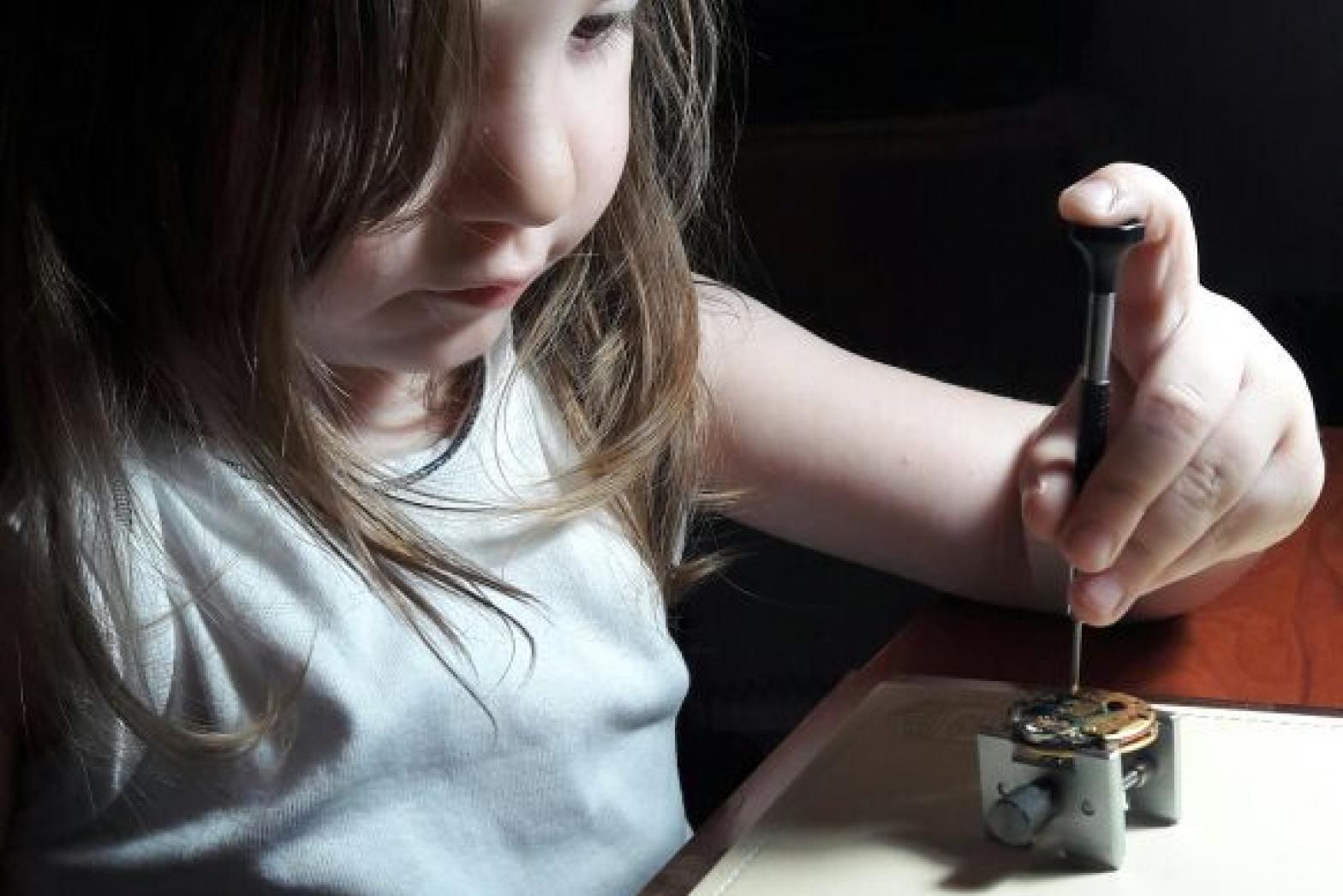 Zehra at the watchmaking workstation 