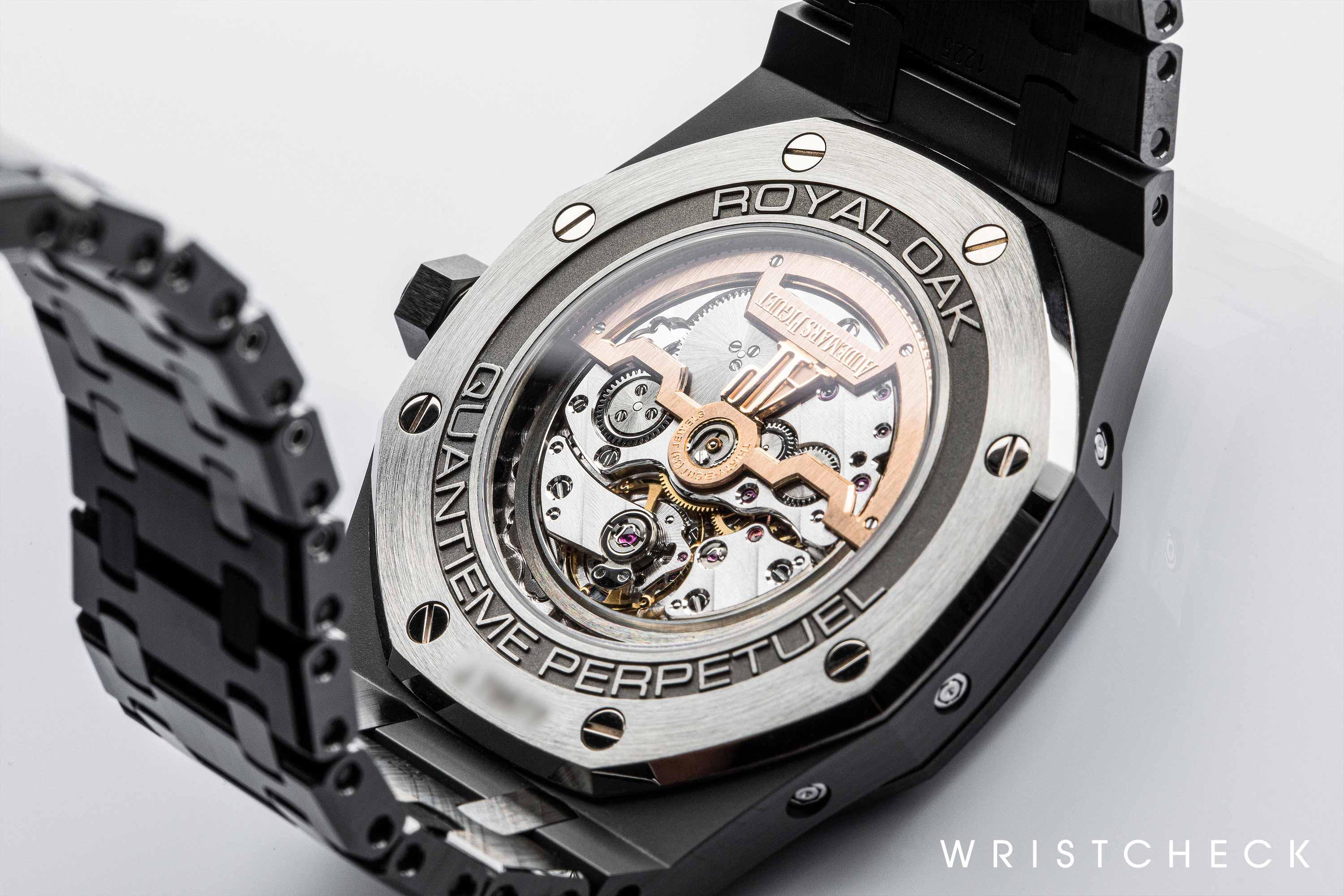 Movement is made visible through the glareproofed sapphire crystal caseback