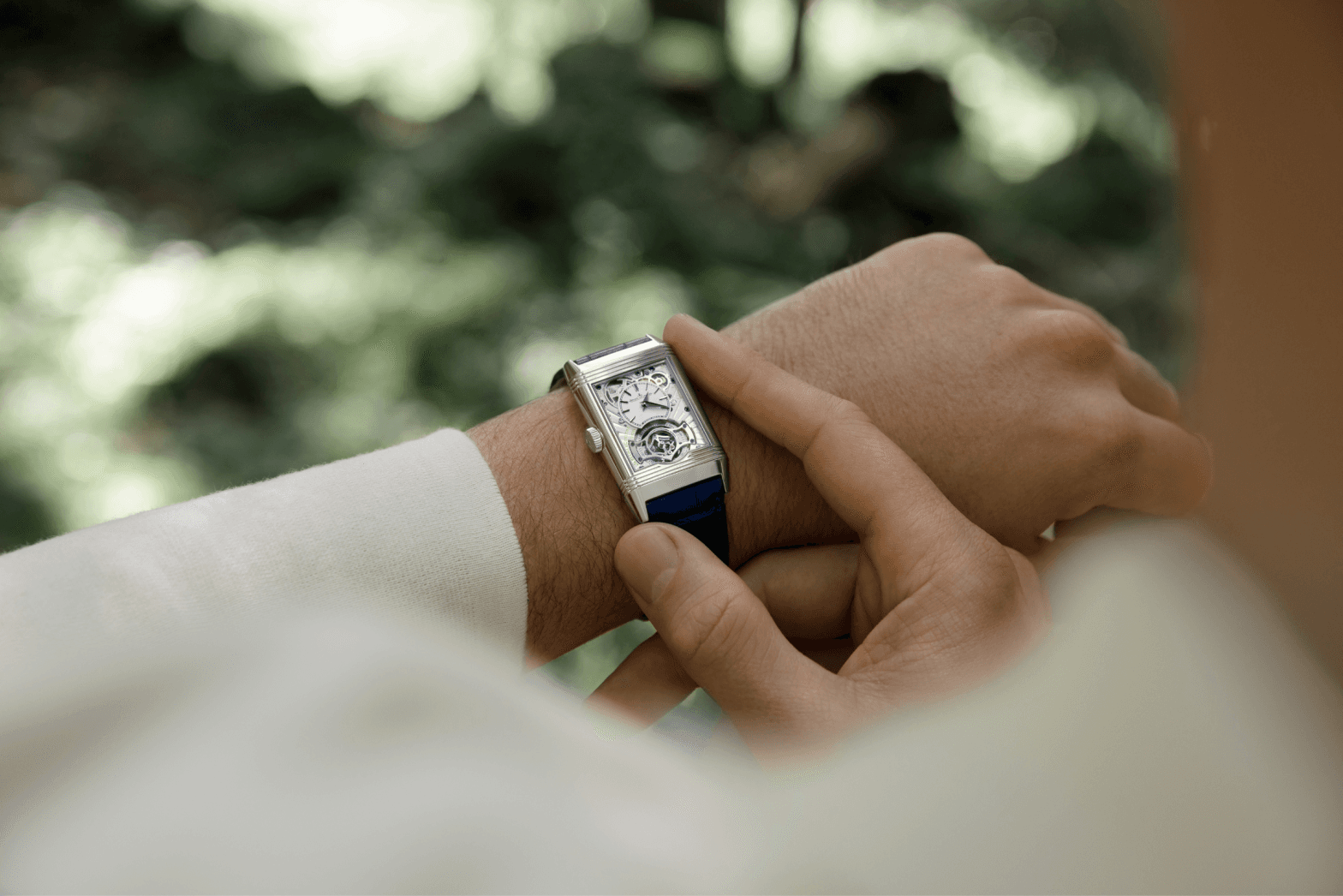 Grande Taille, JLC unveiled the ‘Duoface’: a single movement (i.e. the Caliber 854) that exploited the Reverso’s ingenious front-and-back design to display two time zones simultaneously 